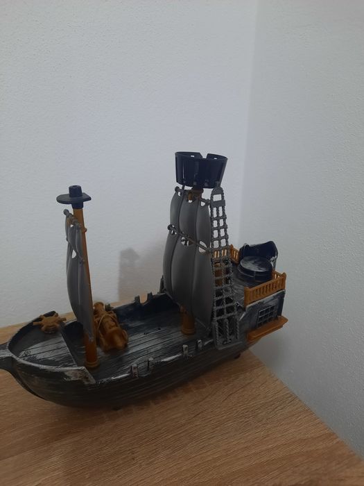 Corabie de jucarie