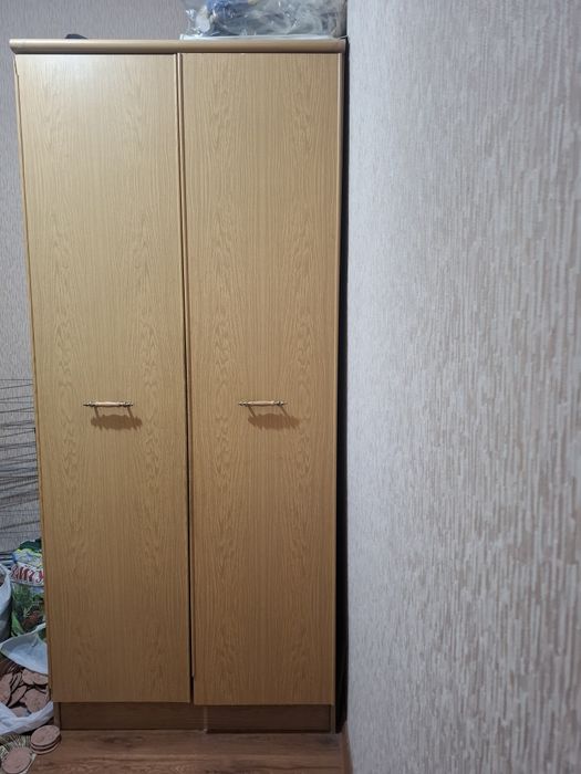 Продаётся  шкаф двустворчатый