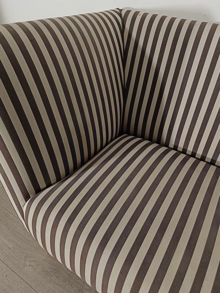 Canapea Elegantă cu Dungi Verticale, Picioare din Lemn, Sofa