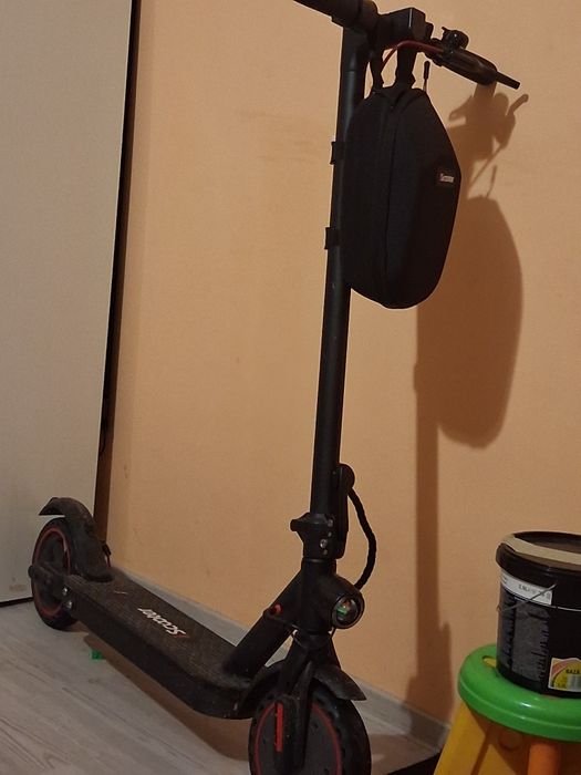 Trotineta electrica i scooter