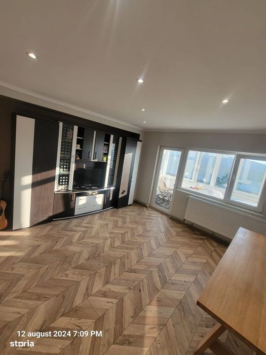 Vanzare  apartament spatios 2 camere + 1 - zona Micro 3