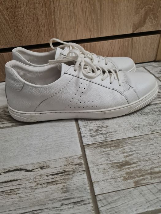 Обувки ,боти ,бели кецове естествена кожа