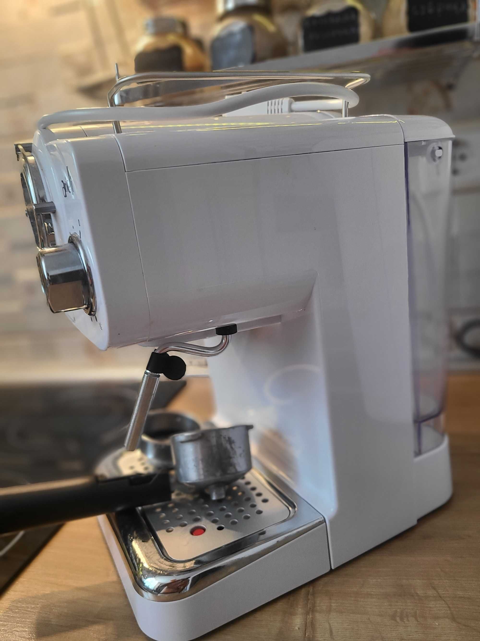 Кафемашина ARIELLI KM-501W