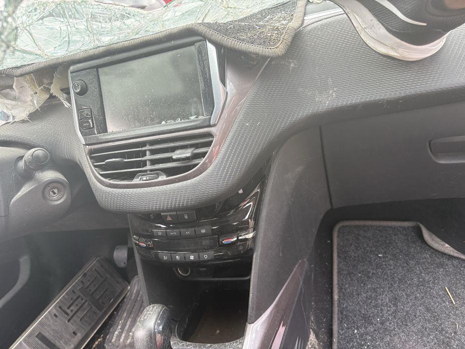 Peugeot 2008 1.6hdi 2015 година 5 скорости ръчка на части