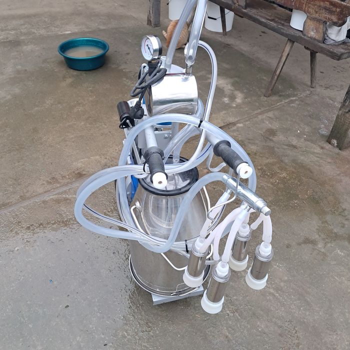 Vând aparat de muls vaci cu un post