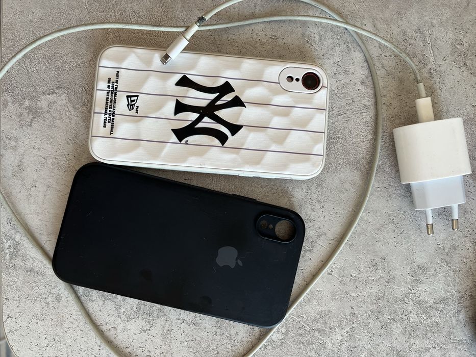 продается Айфон XR в хорошем состояние