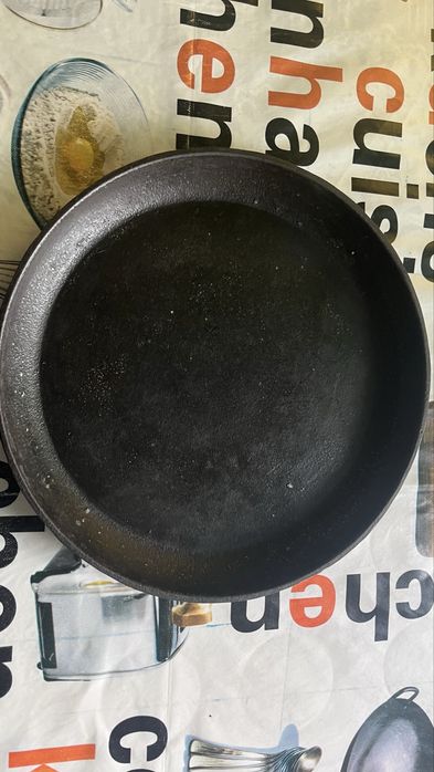 Продам сковороду чугунную СССР 28 см