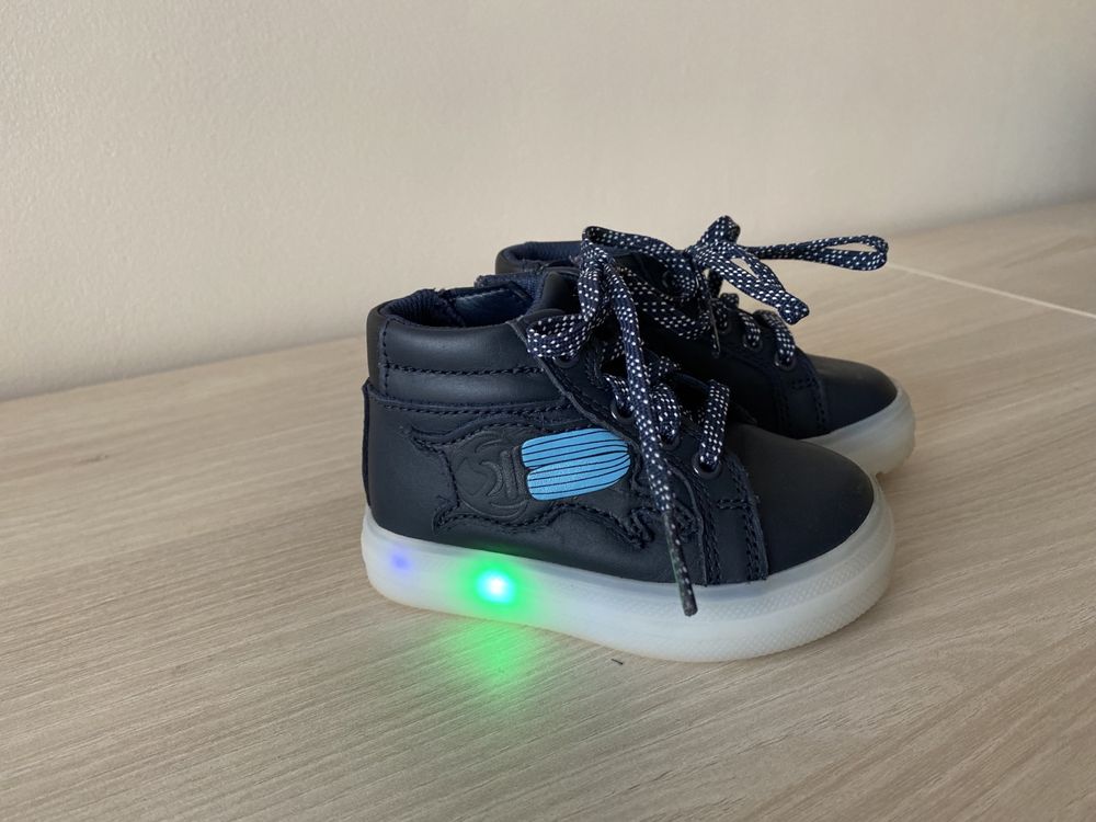 Светещи преходни обувки естествена кожа Clarks 20, 11.5cm