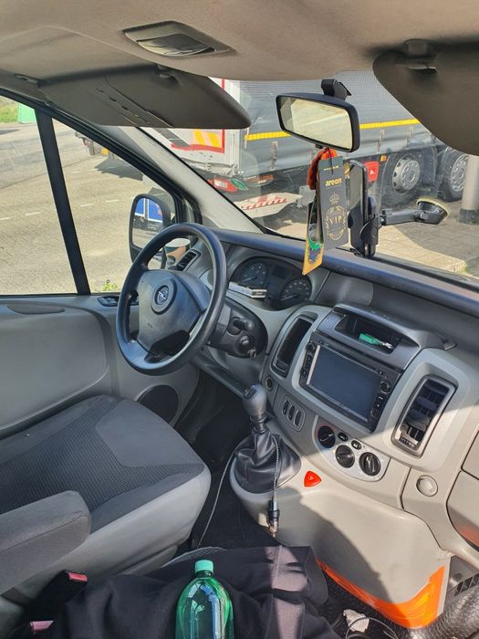 Opel Vivaro 2.0l 8+1 locuri