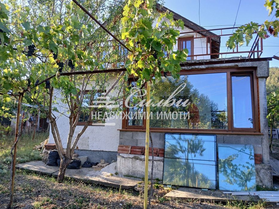 Двуетажна ТУХЛЕНА вила на плоча – местност Под Манастира.