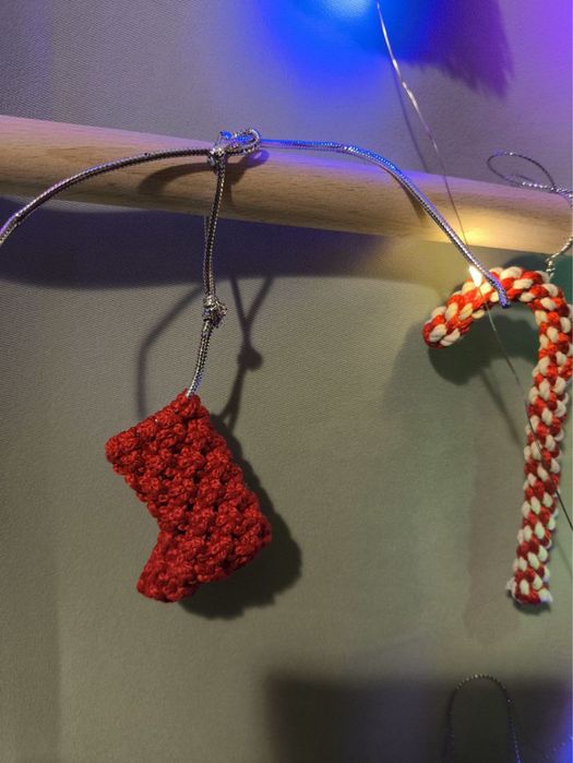 Brad Crăciun de perete handmade cu decoratiuni macrame