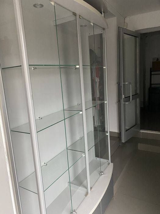 Продам витрины шкафы