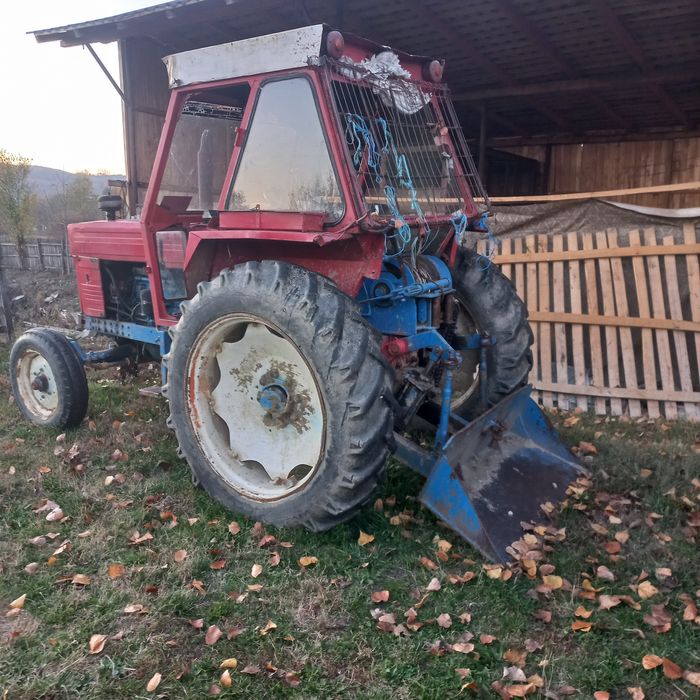 Tractor U650 cu troliu si sapa