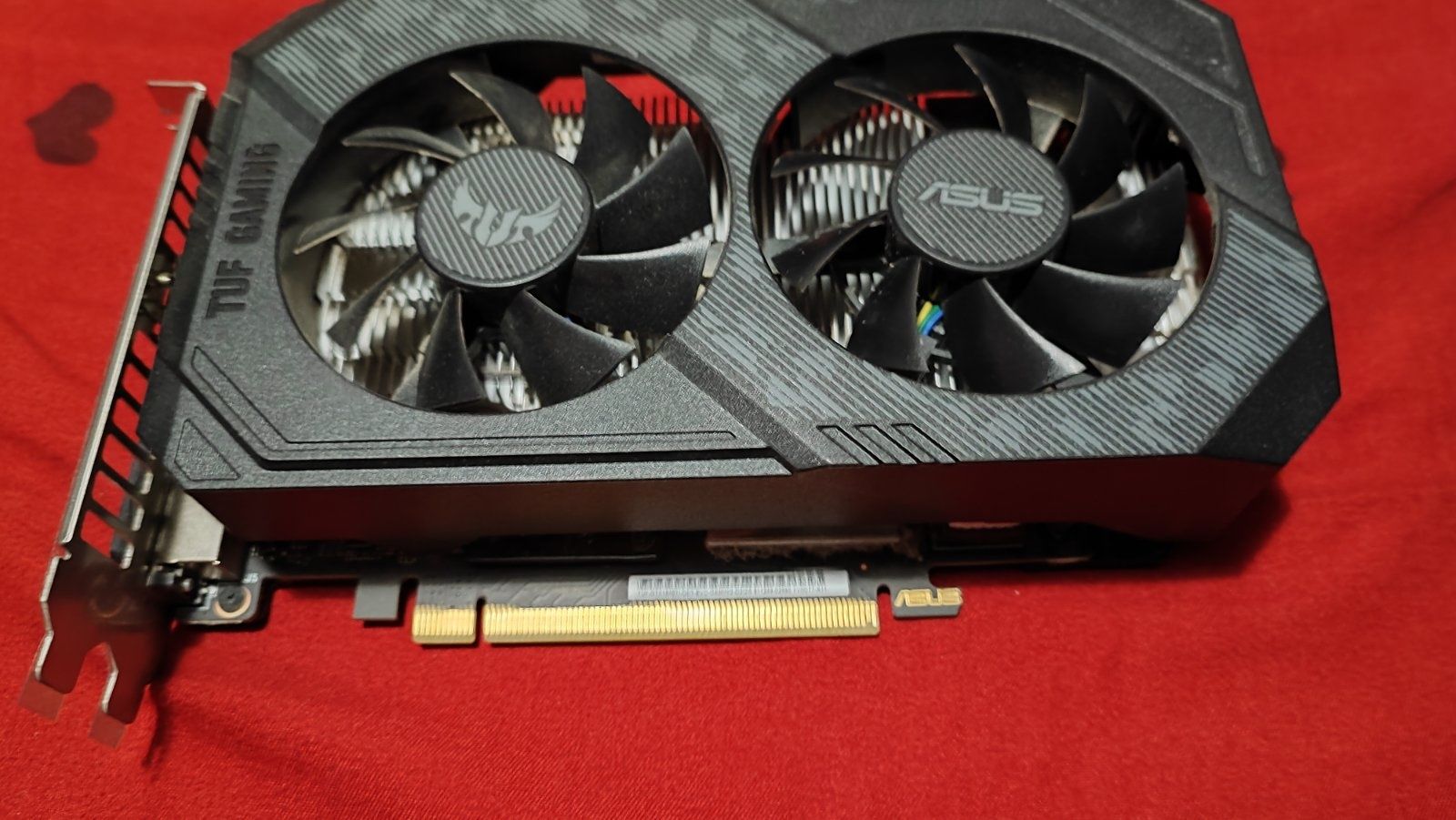 GTX 1660 TI Asus tuf gaming.