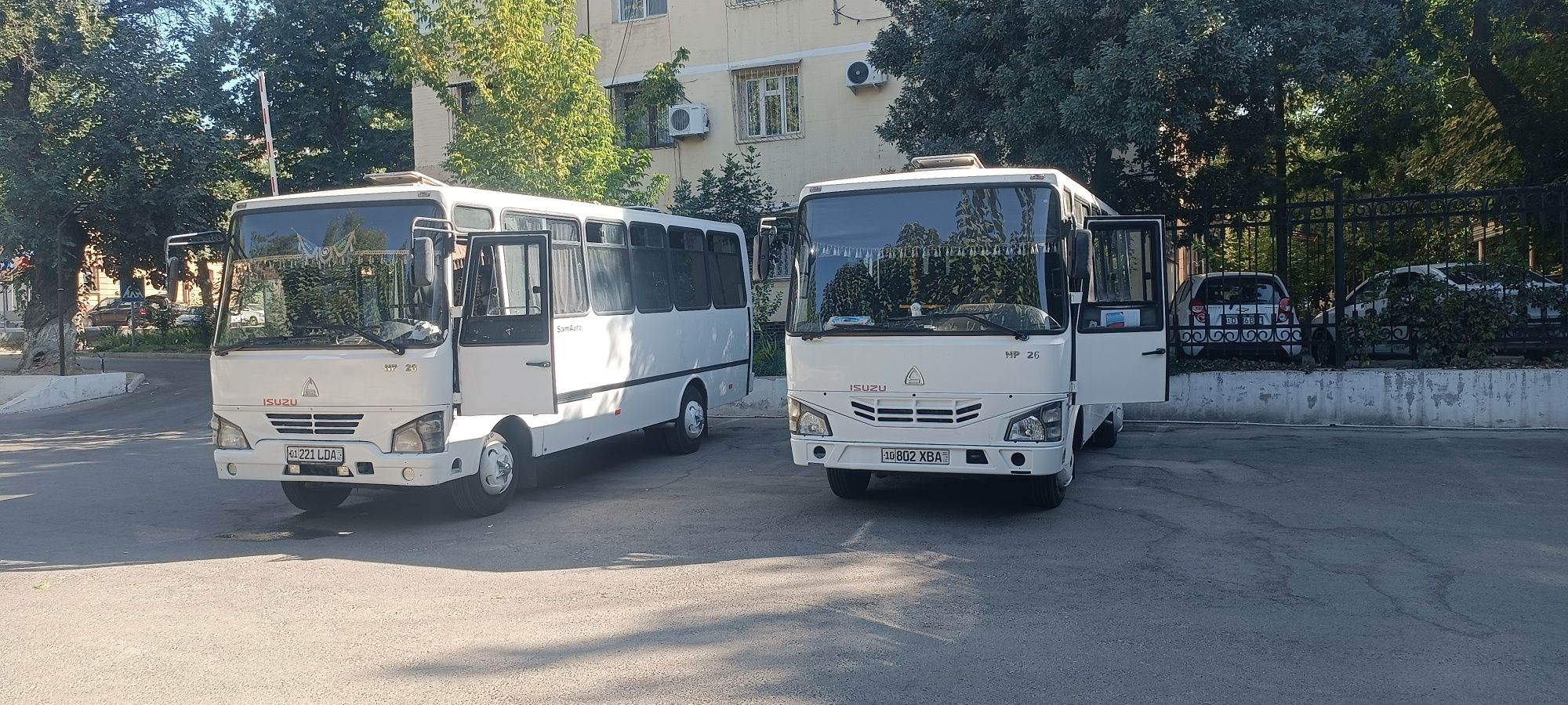 Avtobuz Isuzu np 26 mesta