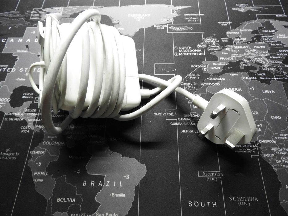 MacBook Pro 2012 I5 4GB RAM cu urme de uzura - Vand si pentru piese