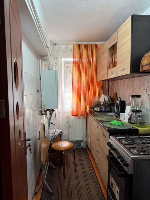 Apt 3 camere, 45 mp utili +balcon, zona Mall, Tg Jiu