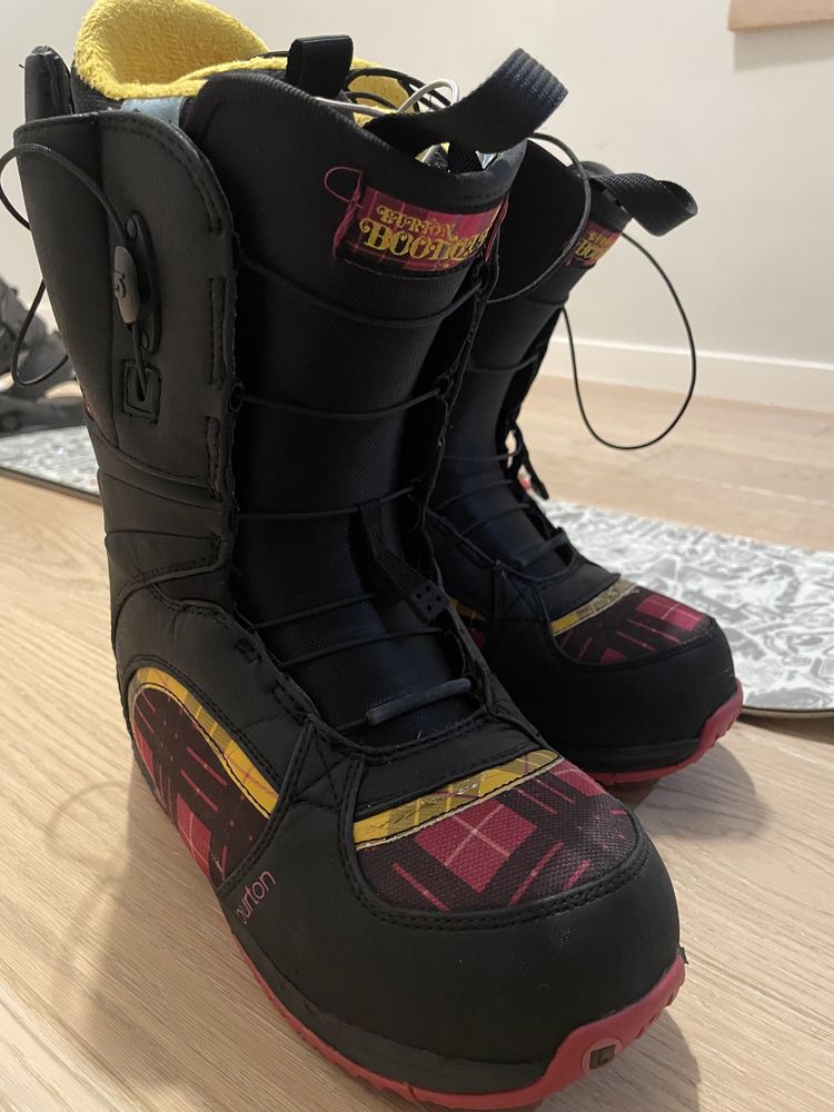 Burton boots marimea 38