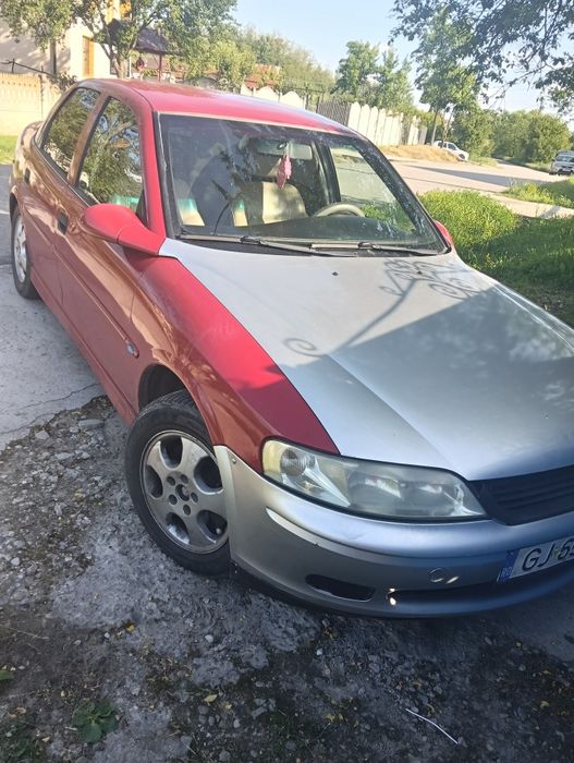 Vând schimb Opel Vectra b răspund la mesaje