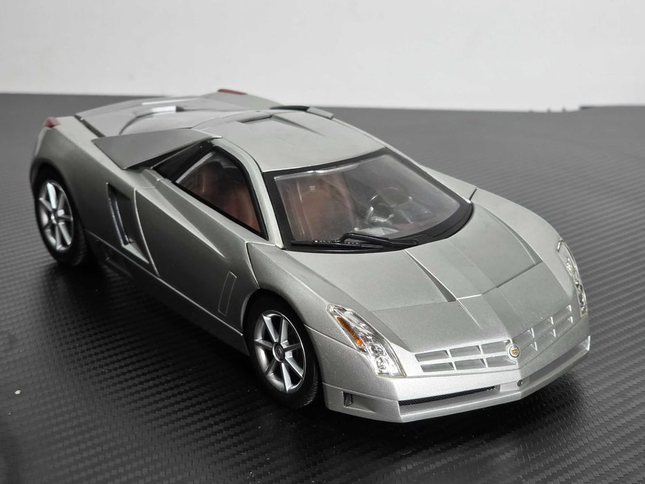 Macheta Auto 1/18 Hotwheels Cadillac Cien