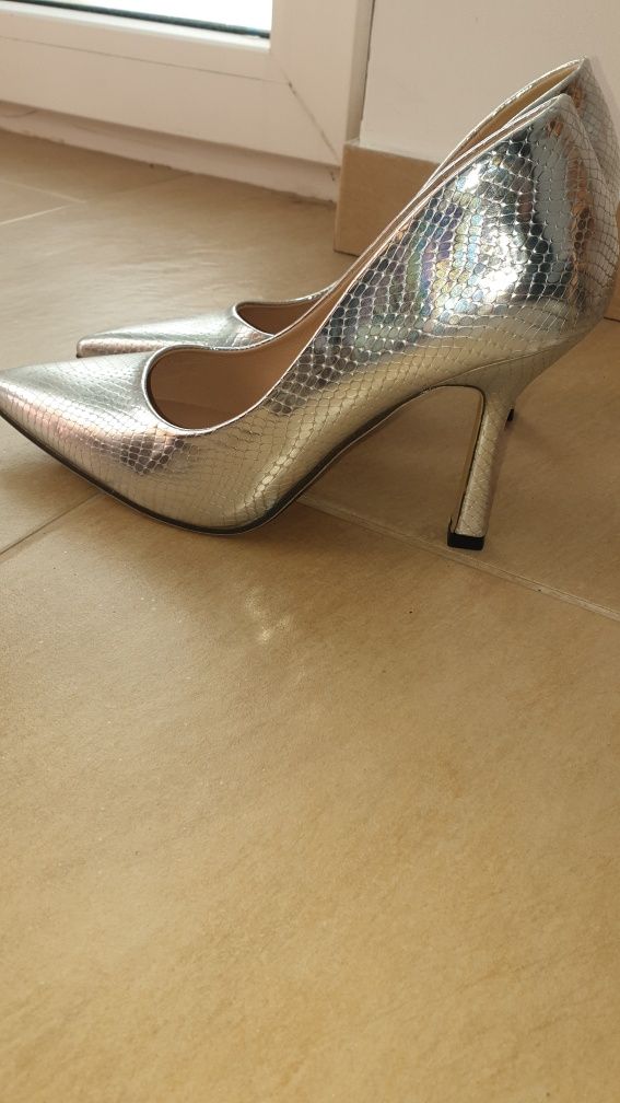 Pantofi stiletto argintiu