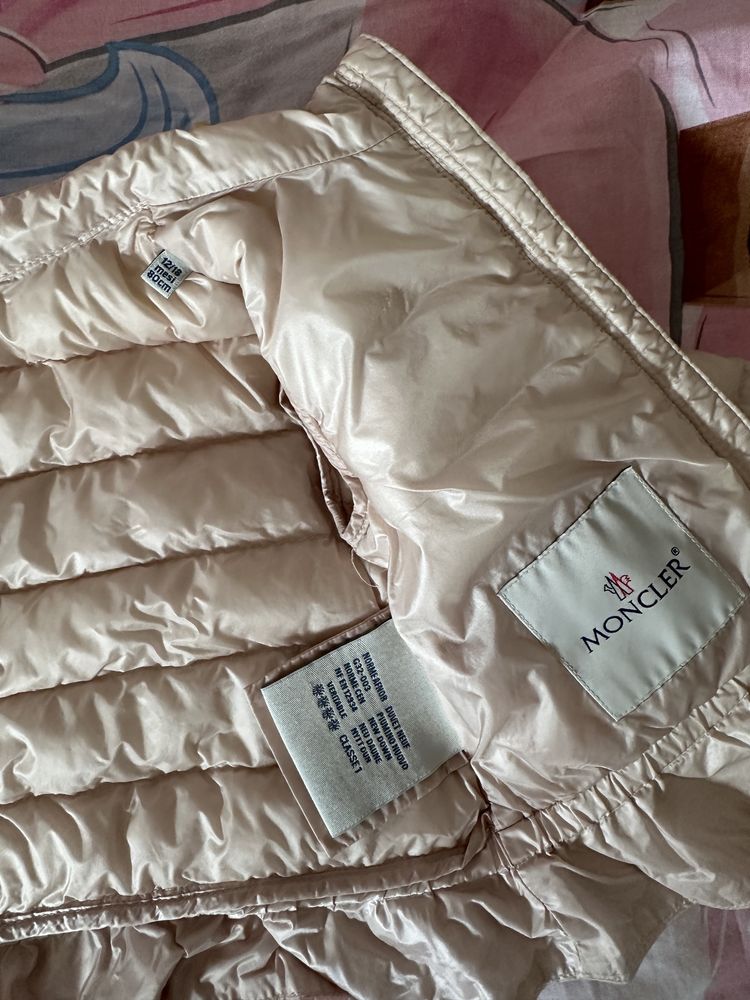 Vand gecuta moncler originala potrivita pentru primavara