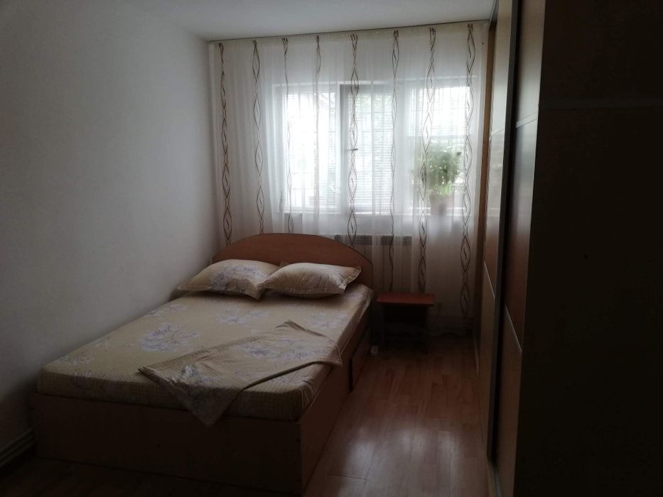 Închiriez apartamant