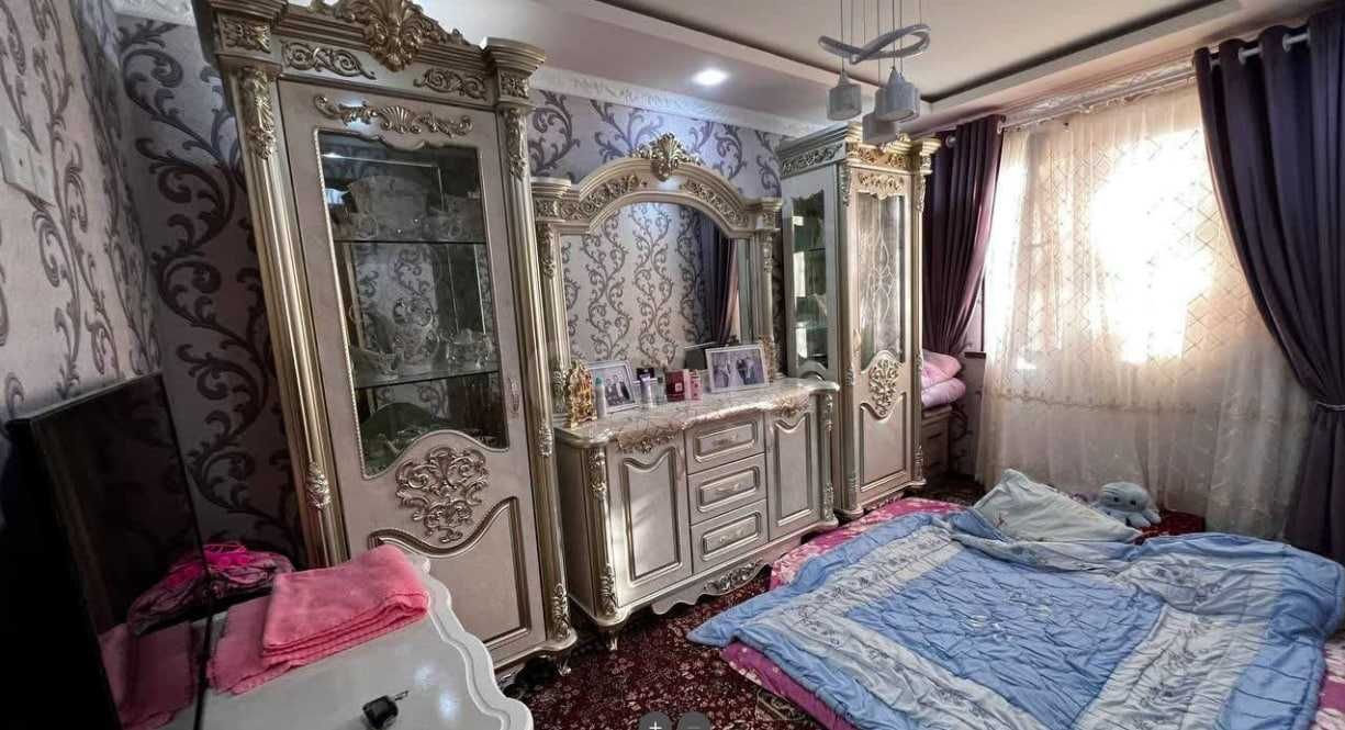 Продам 4-х комнатную в Мирабадском р.Парк Фуркат,Корейский центр 4/1/4
