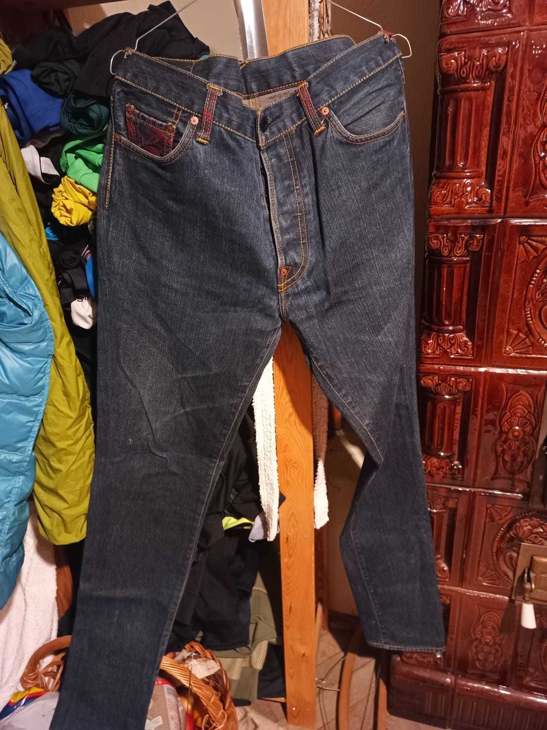 RMC Jeans – Denim Premium pentru Un Stil Autentic