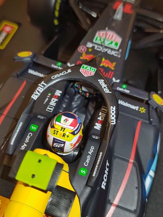 Macheta F1 1:18 Red Bull RB19 Miami 2023 Sergio Perez