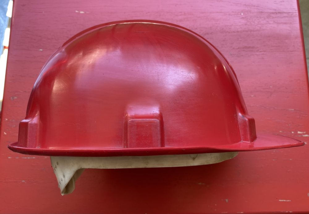 Работническа каска от ранният соц