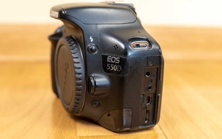 Canon EOS 550D Body - Aparat foto DSLR