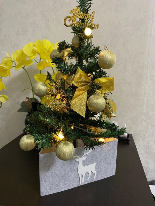 Искусственная ель 60 см с игрушками новая