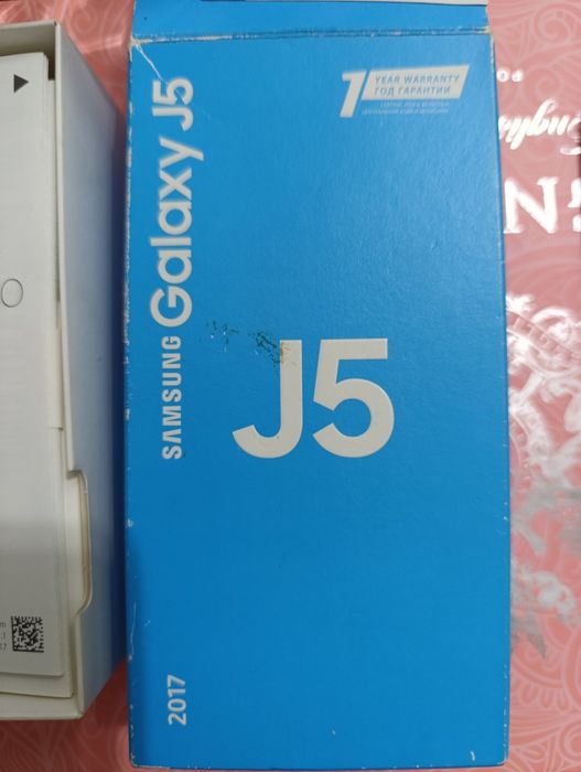 Продается телефон Самсунг ж5