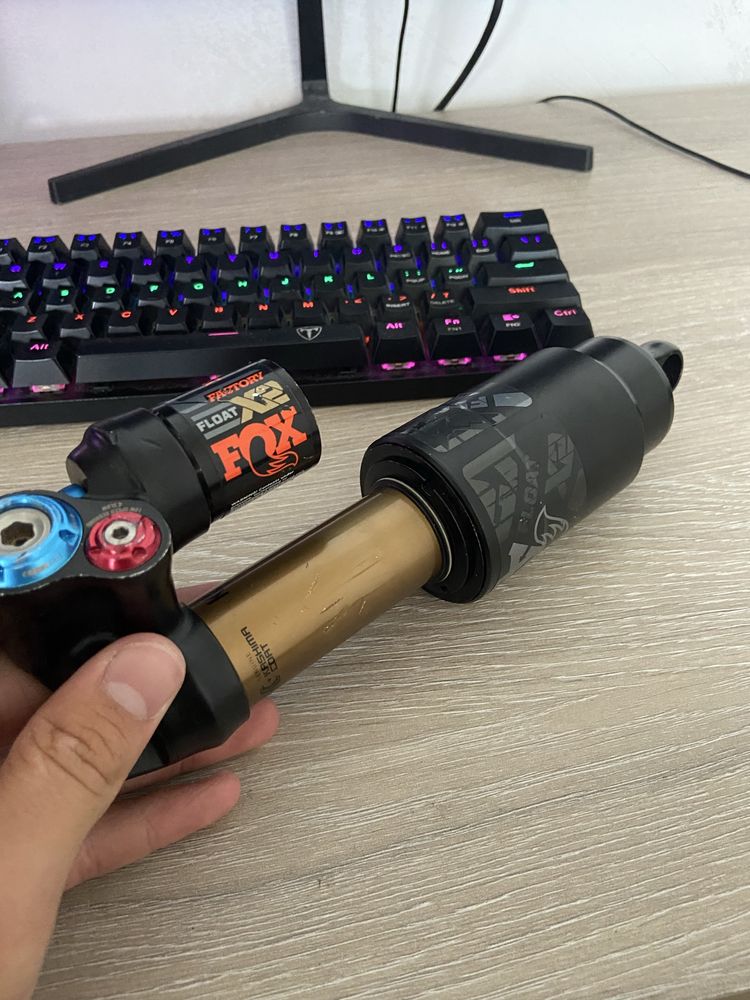 Продавам Factory float X2 fox