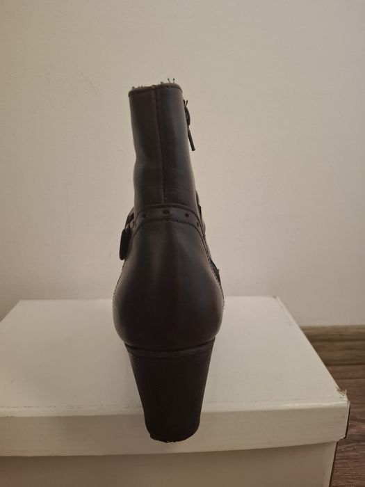 Botine elegante din piele neagră cu detalii brogue, mărimea 40