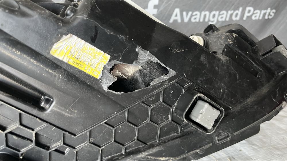 2 броя десен и един ляв фар Hyundai i30 (2008-2012)