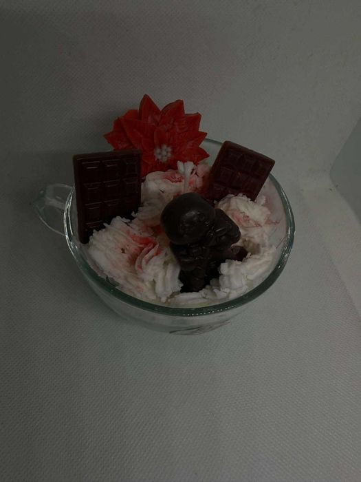 Коледни свещи, подари на свойте близки!