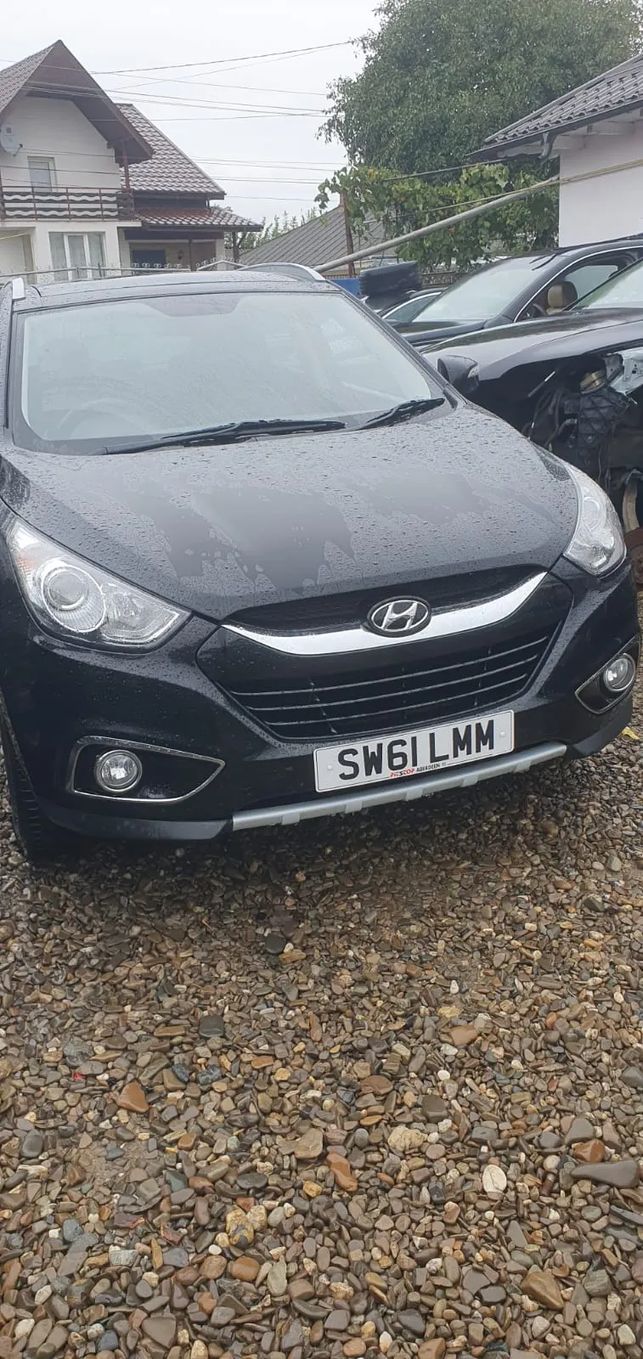 Dezmembrez Hyundai ix35 an 2012 motor 1.7 crdi D4FD 136 cp far faruri stanga dreapta caseta directie capac protectie motor clapeta acceleratie disc discuri frana fata spate stop stopuri hayon portbagaj galerie evacuare termoflot senzori parcare dezmembrar