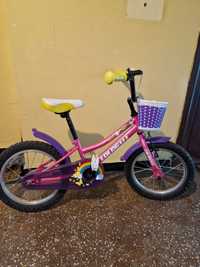 Vând bicicleta de fetite pentru varsta 3-6 ani