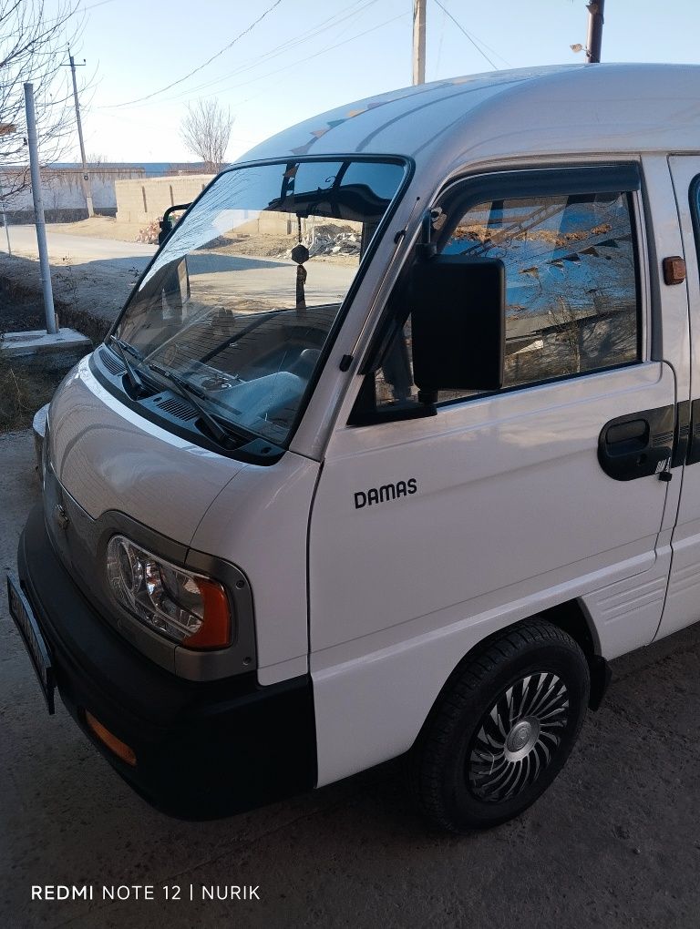 Avtomobil sotiladi
