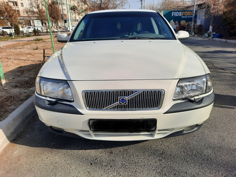 Volvo s80 2.9 sotiladi