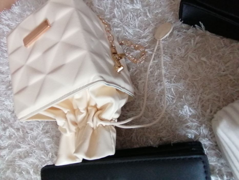 Дамски чанти/клъчове