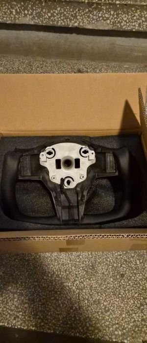 Yoke волан за тесла модел 3.