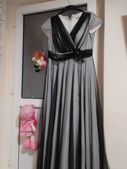 Rochie de ocazie cu un bust de 100neintins si se mai intinde