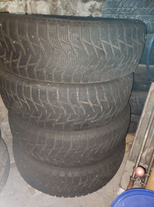 Зимни гуми 235/70/15