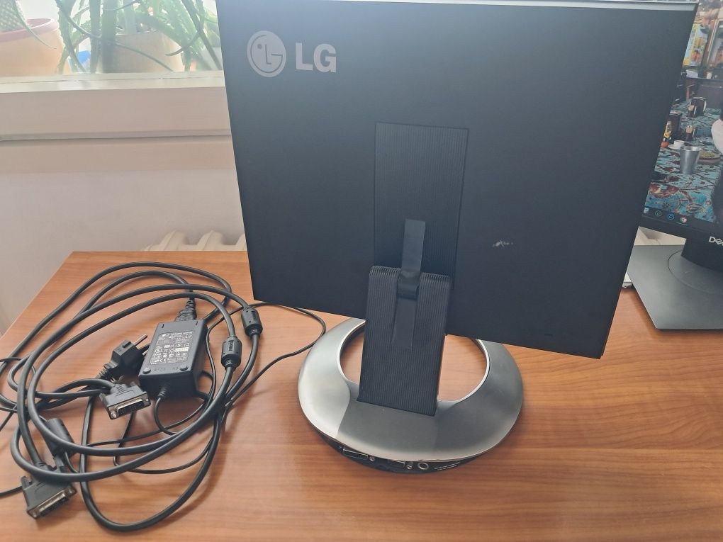 LG Monitor 17 inch