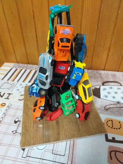 Pom de craciun din masinute