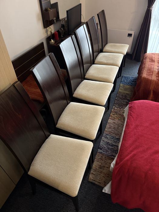 Трапезна маса със столове масив-бук