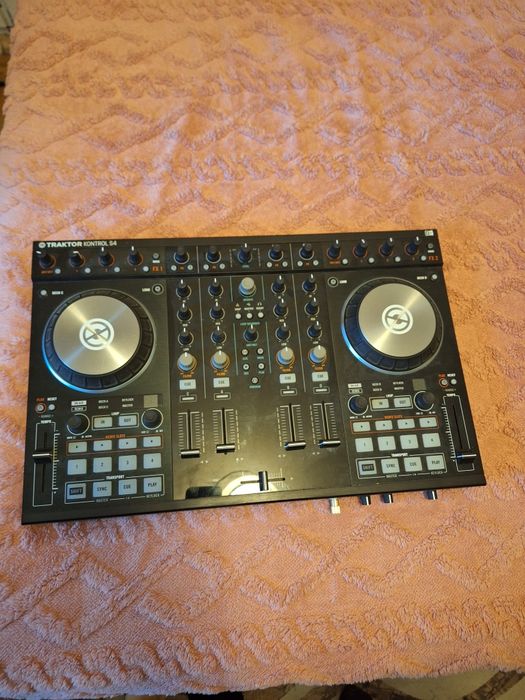 Consola Traktor kontrol S4 în stare perfecta